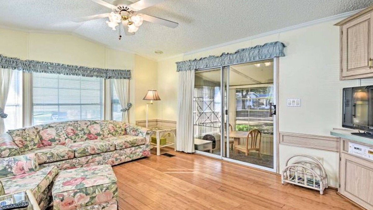 Braden River House | Relaxing Home Pool Access and Screened-In Porch!