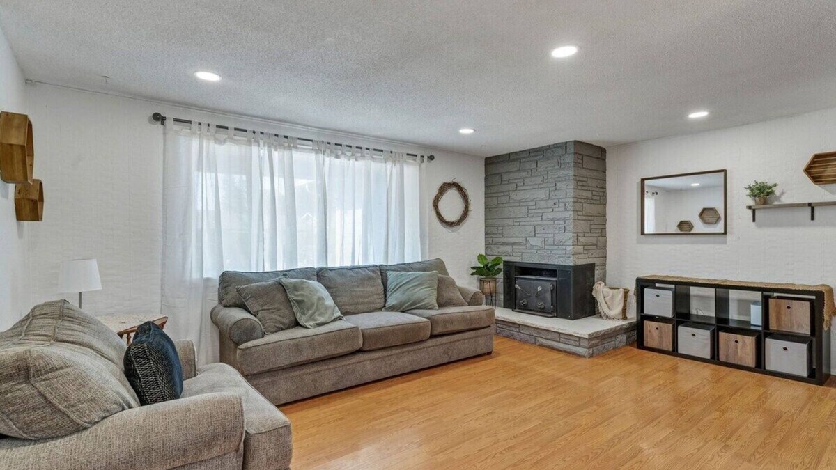 Albany House | Relaxing Home w/Fenced Yard & Covered Patio!