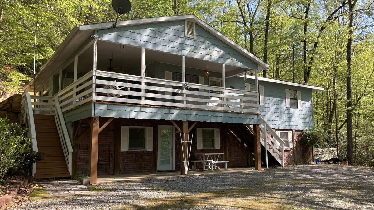 Hendersonville House | Relaxing Home within 20 minutes to Hendersonville or Lake Lure