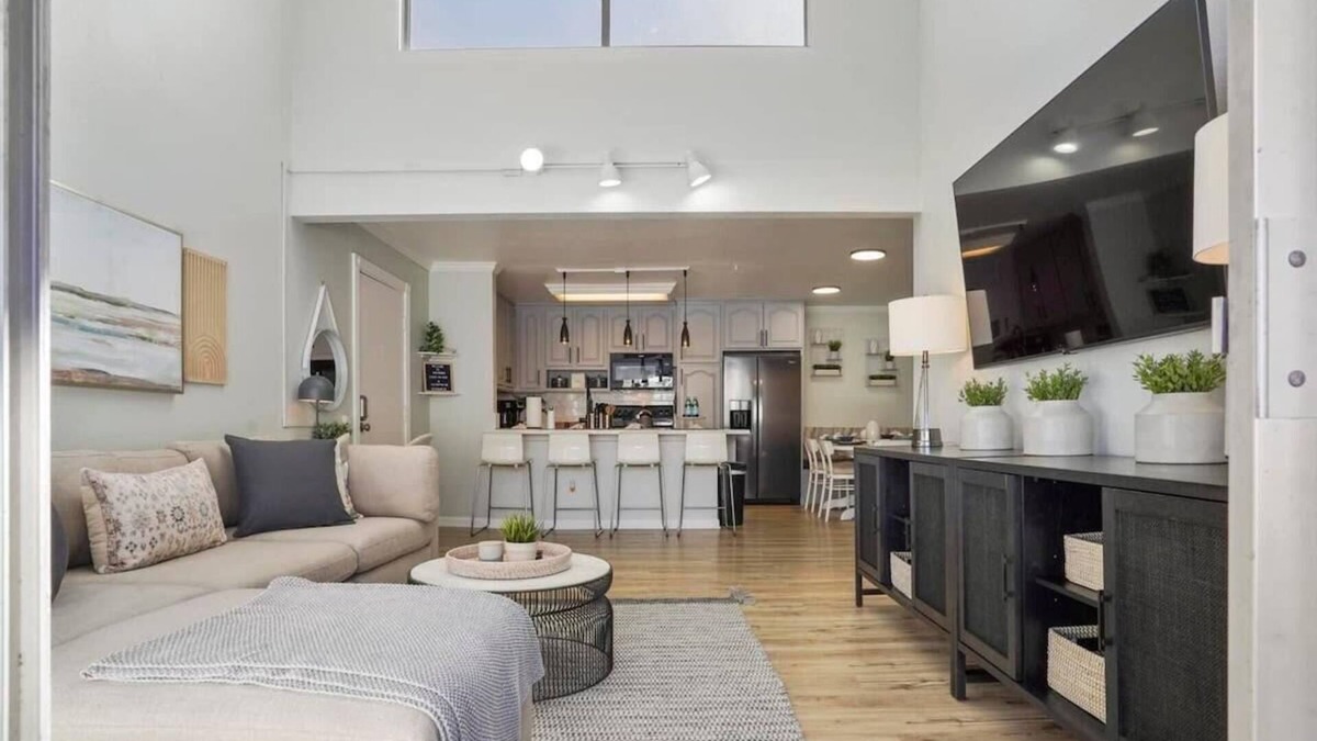 Serra Mesa Condo | Relaxing Homey-Bright & Spacious