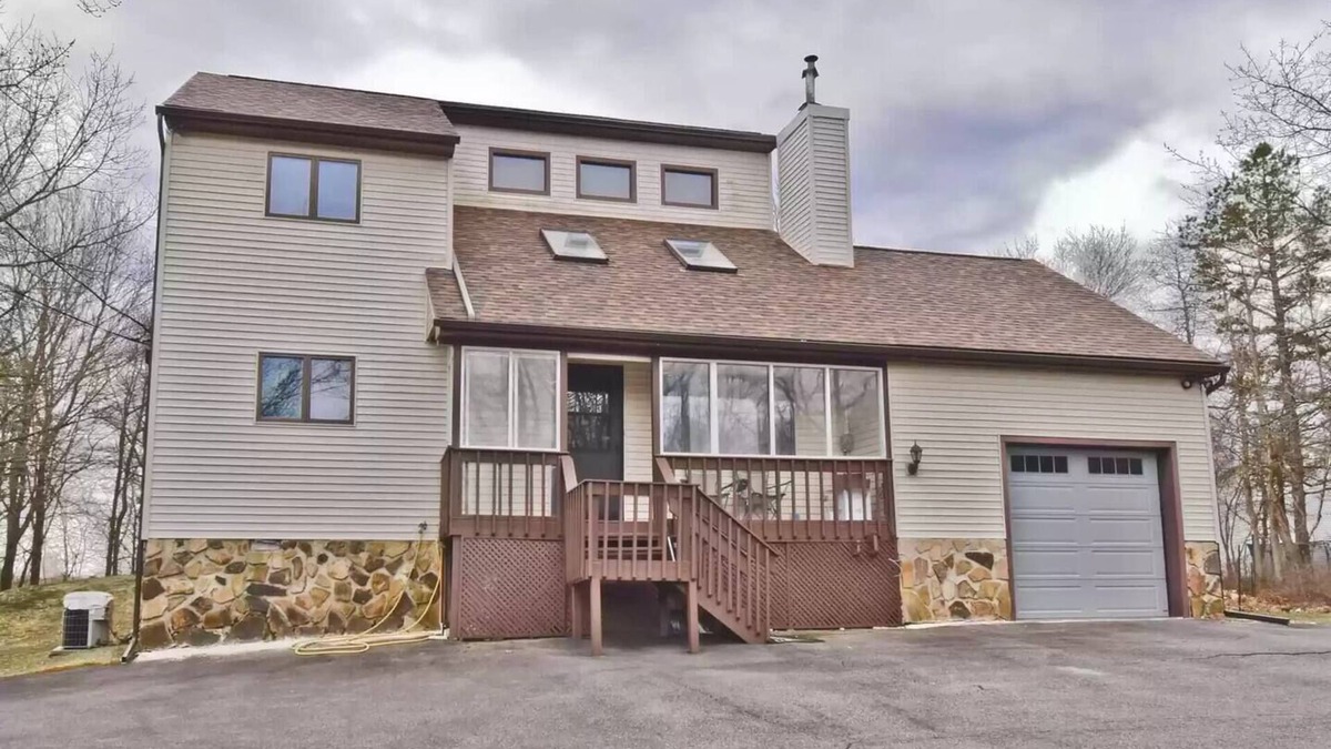 Long Pond House | Relaxing Hot Tub & Firepit Near Kalahari/CamelBack