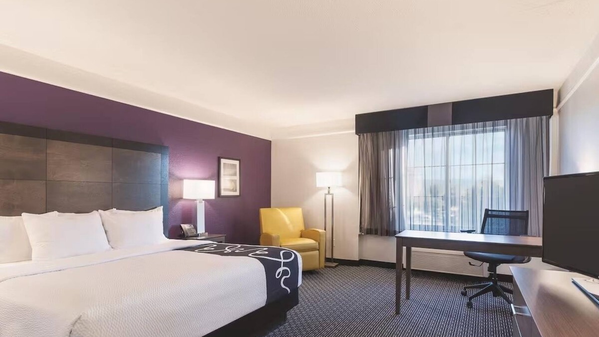 Grand Junction Hotel | Relaxing Hotel Room Near Adobe Creek National Golf Course – 20 Mins