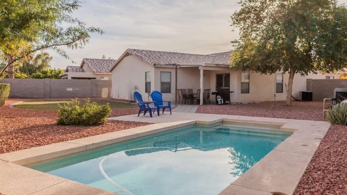Avondale House | Relaxing house near stadium, pool heater, BBQ