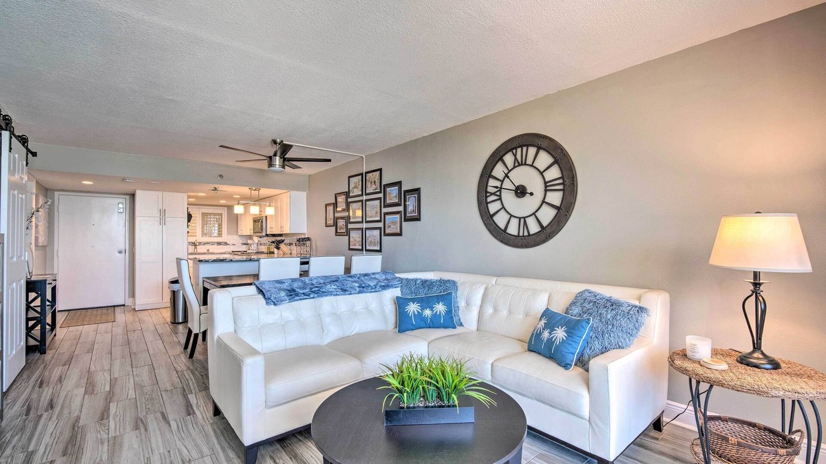 Hudson Condo | Relaxing Hudson Condo Steps from the Pool!