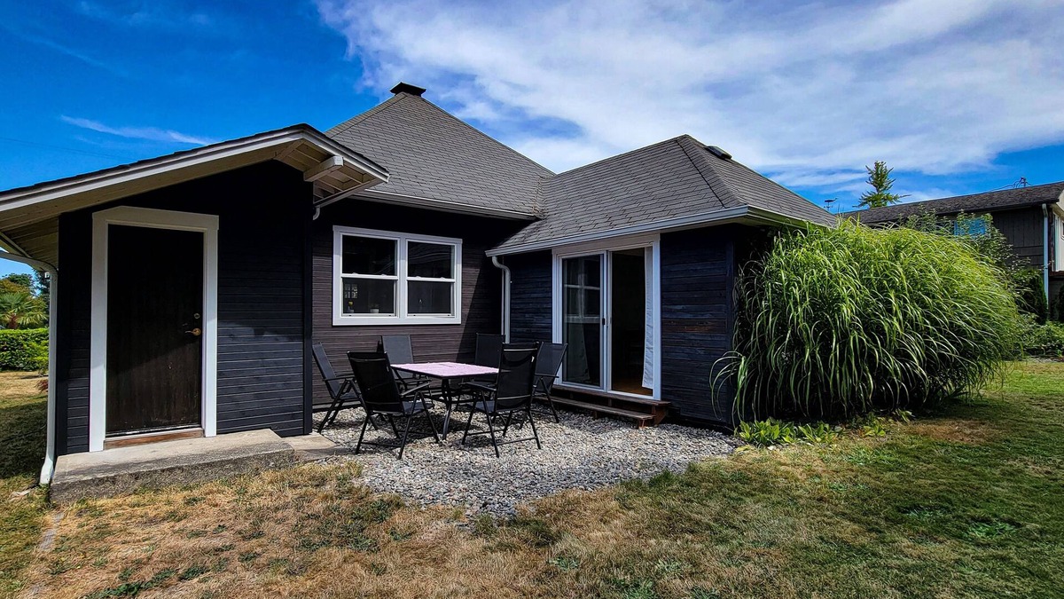 Kennydale House | Relaxing in Renton | Charming home, effortless indoor/outdoor flow, EV charger