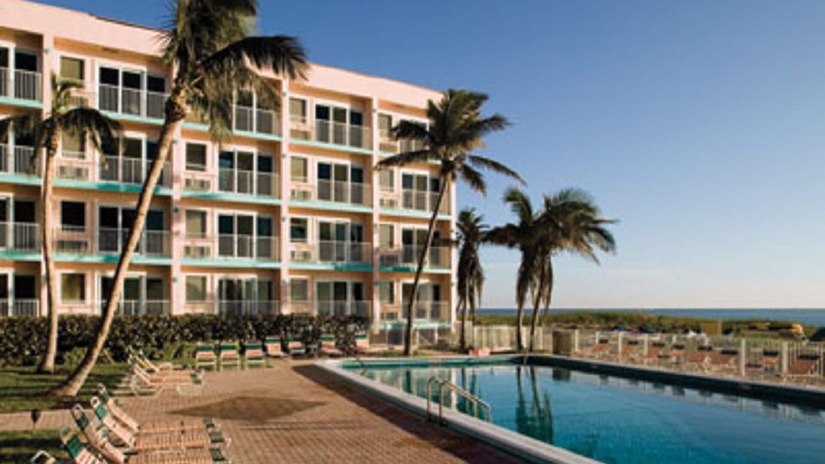 Pompano Beach Resort | Relaxing Intracoastal Waterway Cruises!