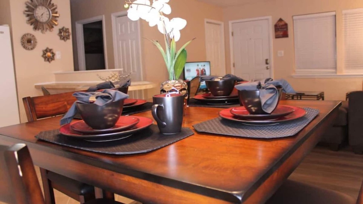 Tallahassee Villa | Relaxing King Bed Villa Downtown Tallahassee