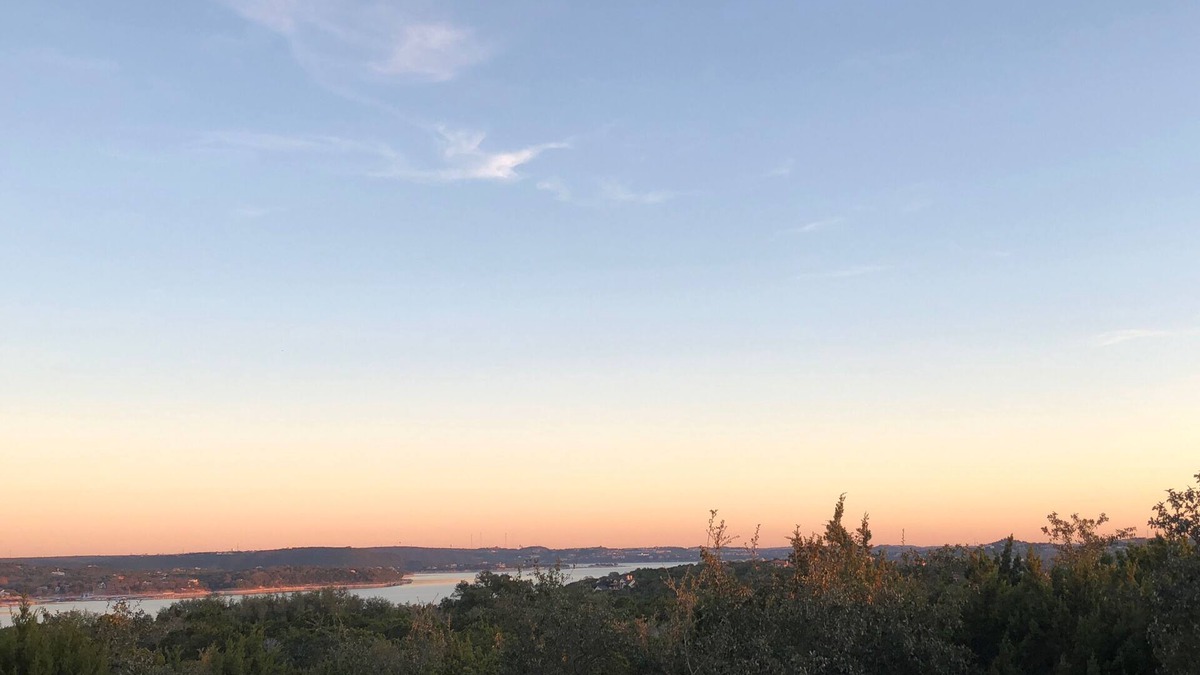 Jonestown Condo | Relaxing Lake Condo Getaway! Enjoy a Fantasic Lakeview for a little R&R