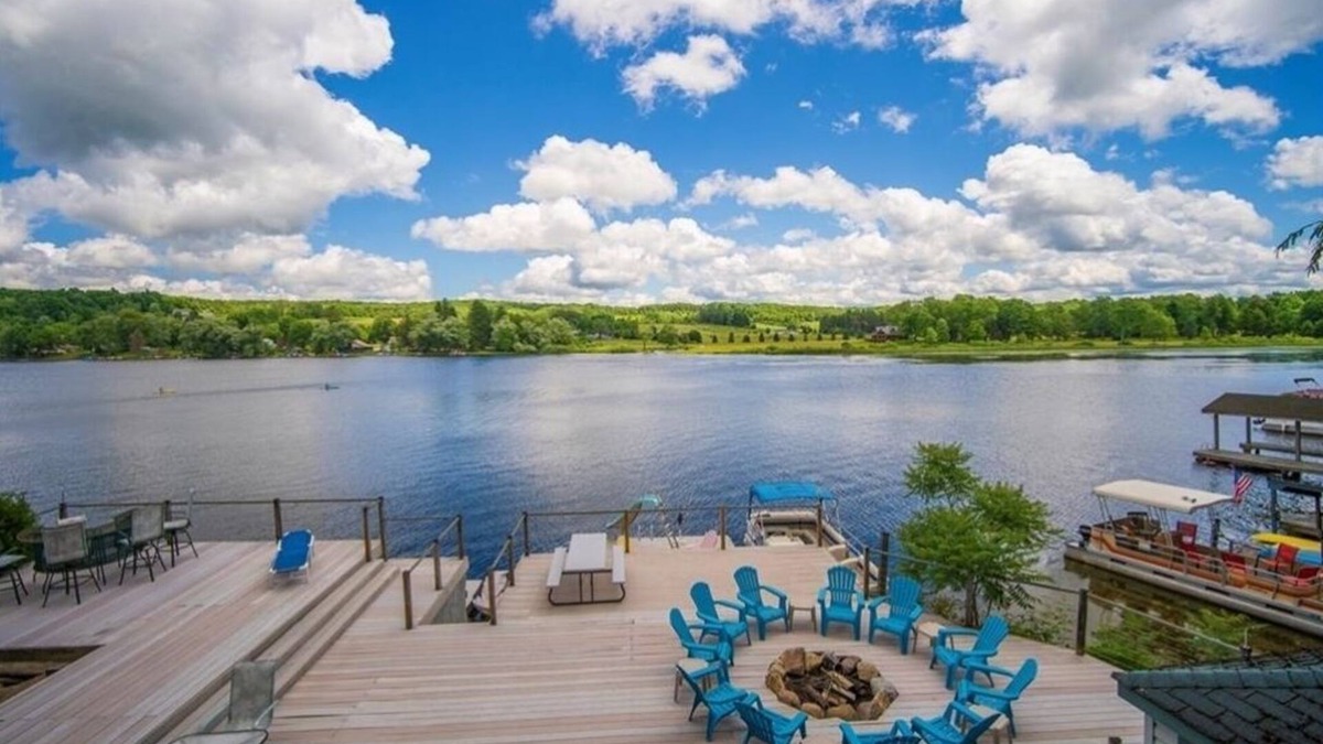 Findley Lake House | Relaxing Lake Front Property