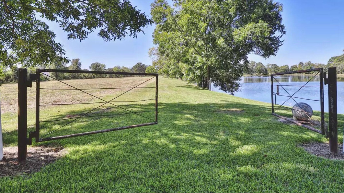 Genoa House | Relaxing Lake House Retreat on 12 Acres
