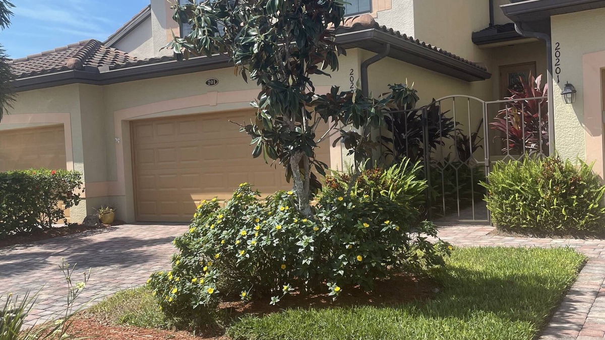 Gran Paradiso Condo | Relaxing lake view condo close to area beaches and attractions