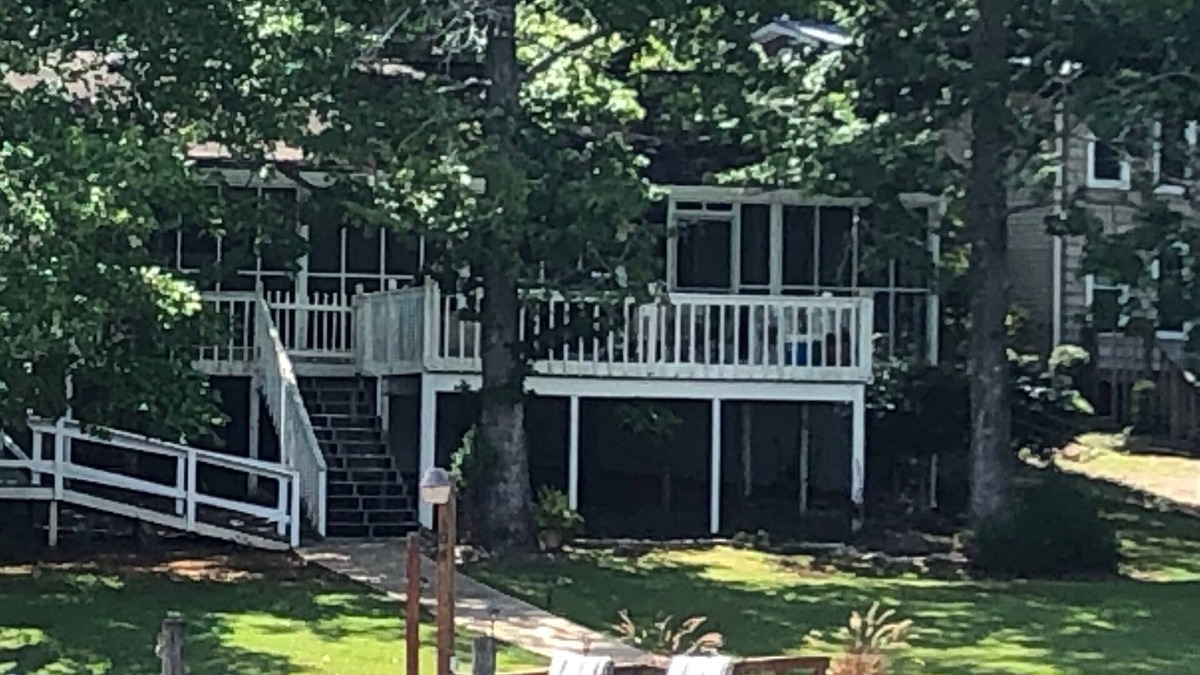 Jacksons' Gap House | Relaxing lakefront Cabin on Lake Martin