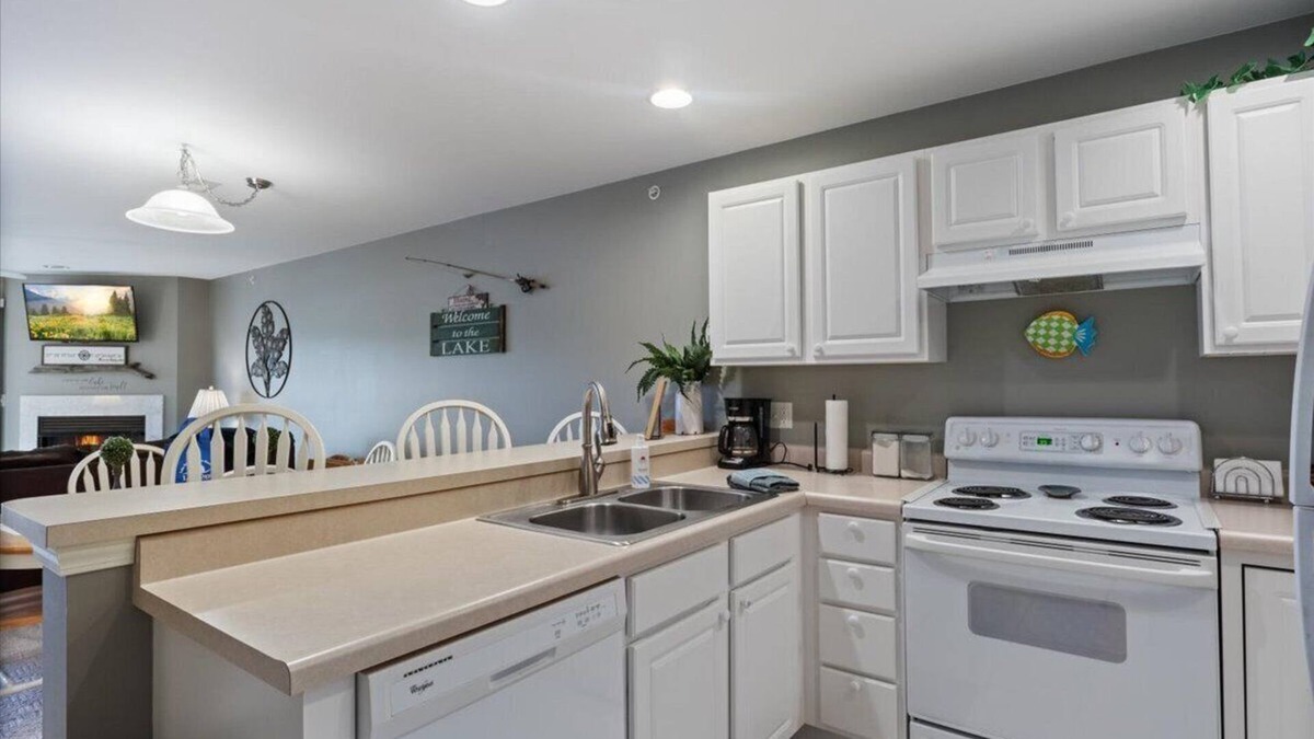 Camdenton Condo | Relaxing Lakefront Condo w/2 Heated Pools, Boat Ramp & Slip, Near Golf & Parks