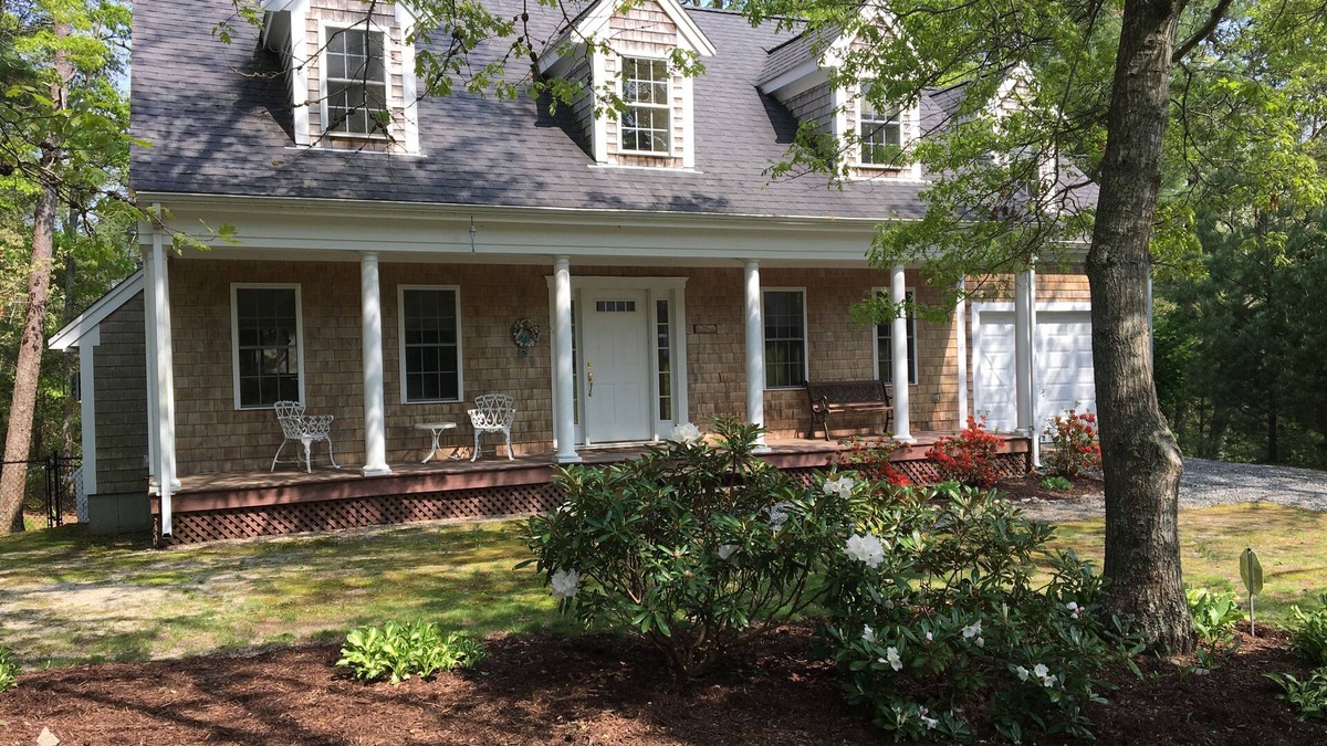 East Falmouth House | Relaxing Lakefront Dog Friendly 4 Bedroom Home Close to Town, Beaches & Shopping