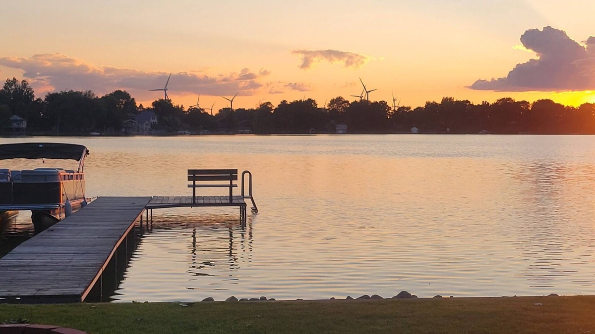 Hingham Cottage | Relaxing lakeside cottage just 20 minutes from Road America & Fond du Lac.