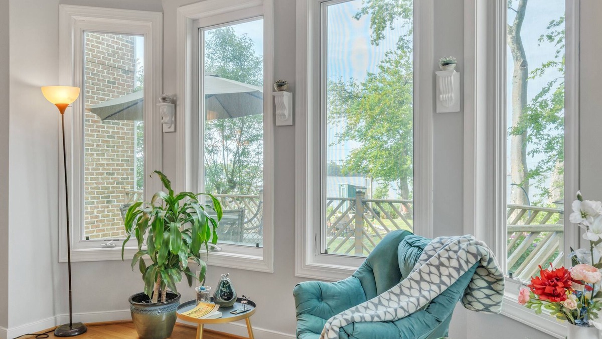Hampton House | Relaxing Luxurious Waterfront by RedAwning