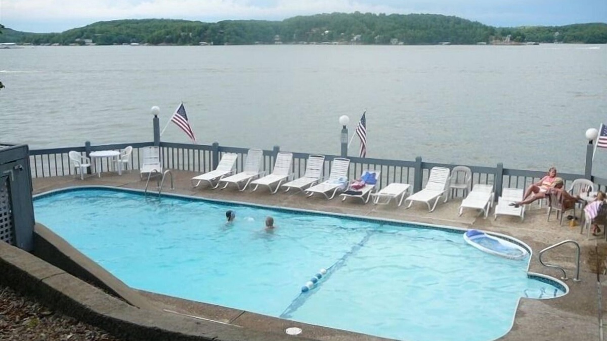Lake Ozark Condo | Relaxing Marvelous Main Channel View!