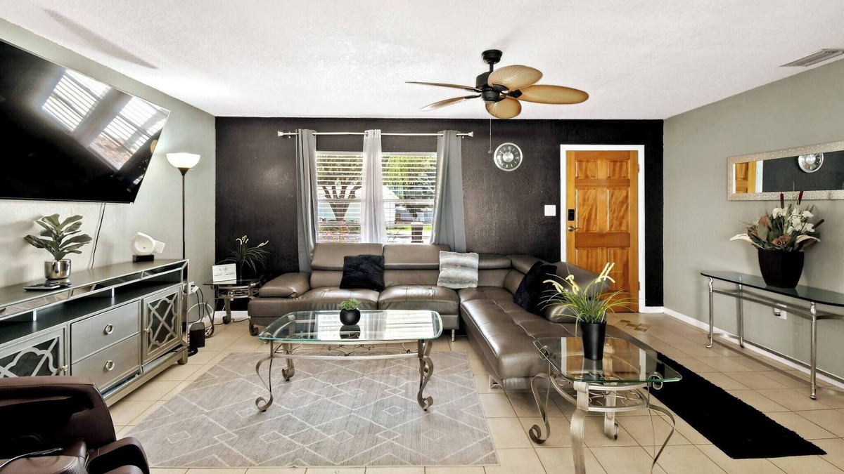 Babson Park House | Relaxing & Massage Chair & Putt Putt & Fenced Yard