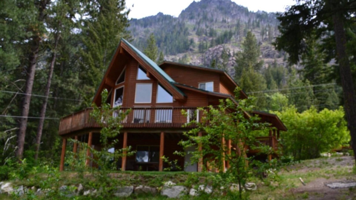 Leavenworth Cabin | Relaxing Mountain Cabin with Stunning Views of Lake Wenatchee