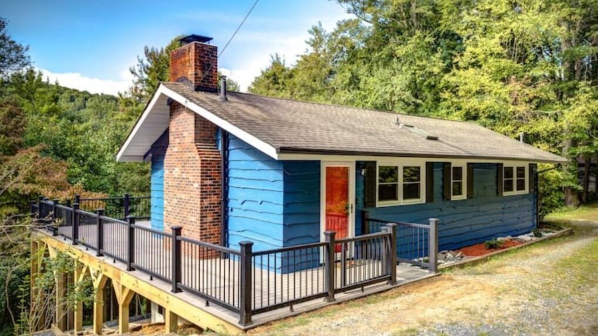 Bamboo Cottage | Relaxing Mountain Cabin for Families with Dogs