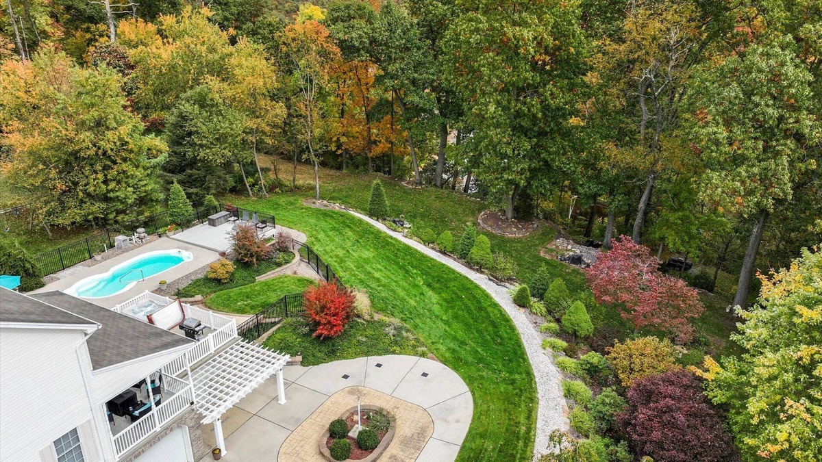 Dauphin House | Relaxing Mountain & Water Views w/a Pool -10 minutes to Harrisburg