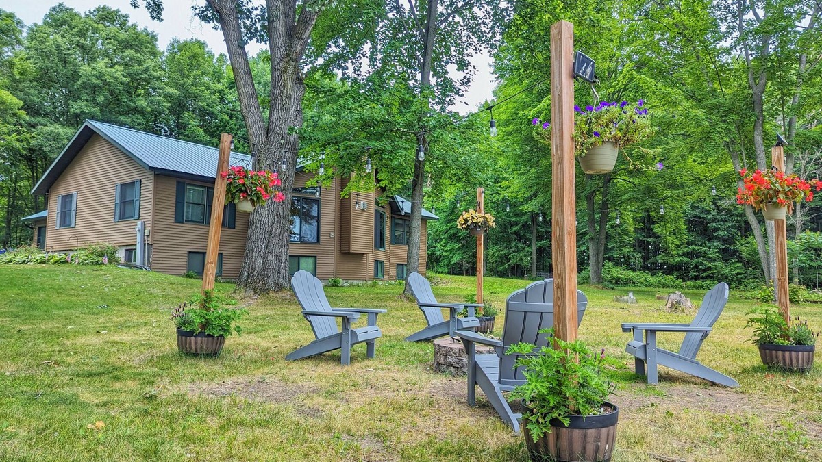 Mosinee House | Relaxing nature getaway with all the amenities