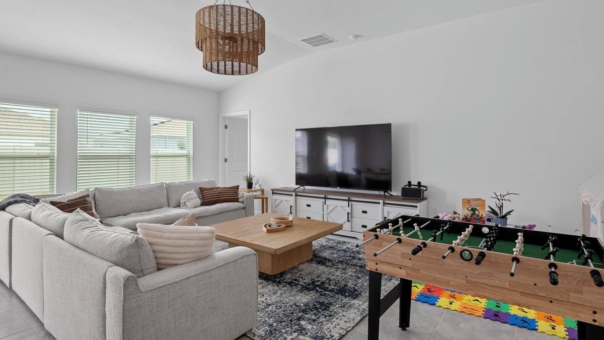Winter Haven House | Relaxing Oasis - 4 bar, Alaskan King Bed, Grill & Games