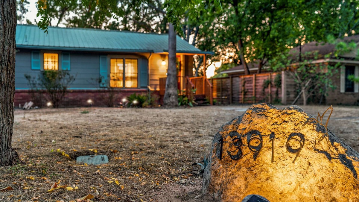 Lower Basin Lake Travis House | Relaxing Oasis - Walk to Lake Austin, Pet Friendlyn