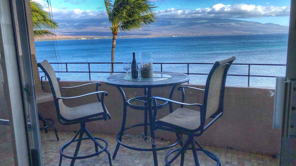 Maalaea Condo | Relaxing Ocean Front Views on Maui! Island Sands Condominium