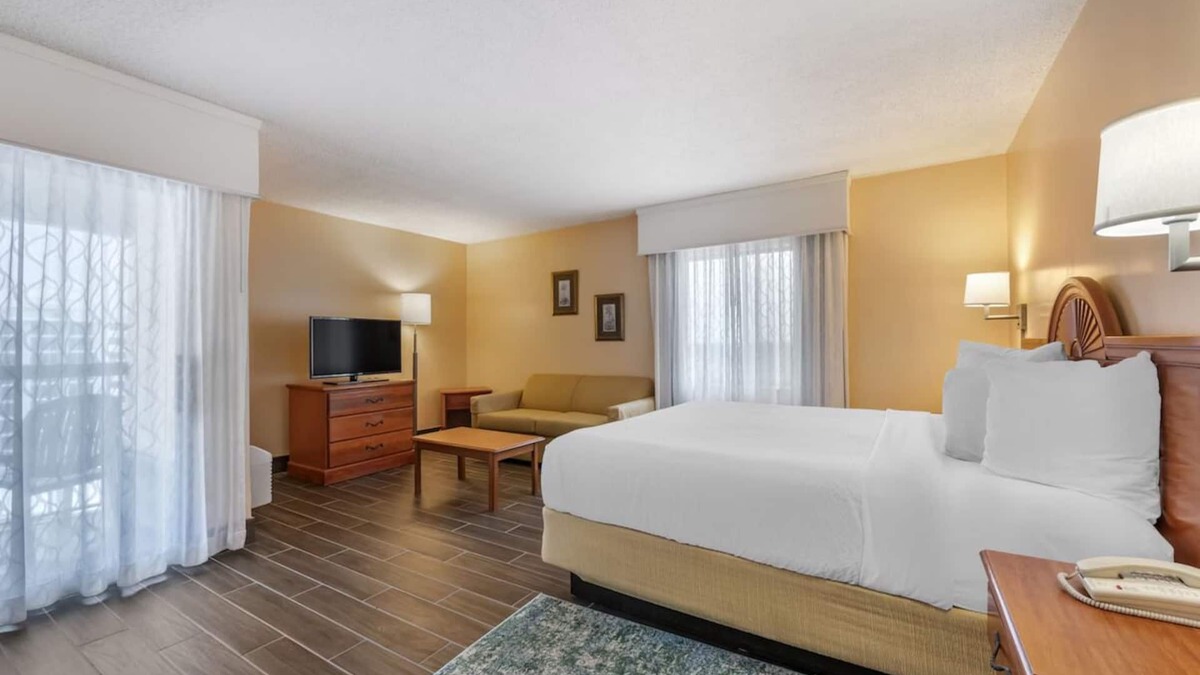 Seabreeze Park Hotel | Relaxing Oceanfront Stay | Private Balcony w/Stunning Sea Views