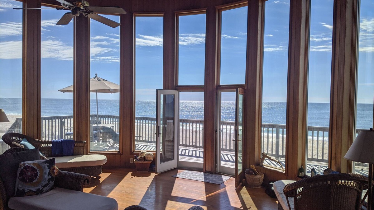 Davis Park House | Relaxing Oceanfront Retreat W/Jacuzzi And Private Steps To Beach