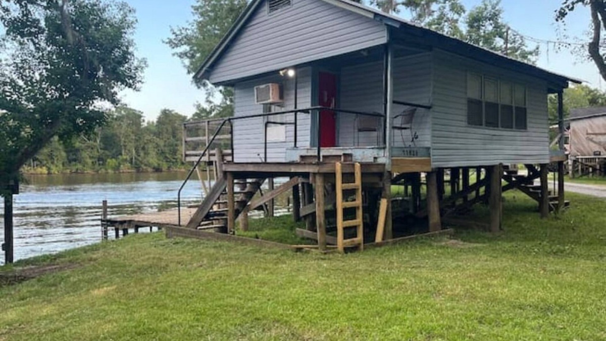 Vancleave House | Relaxing on the River