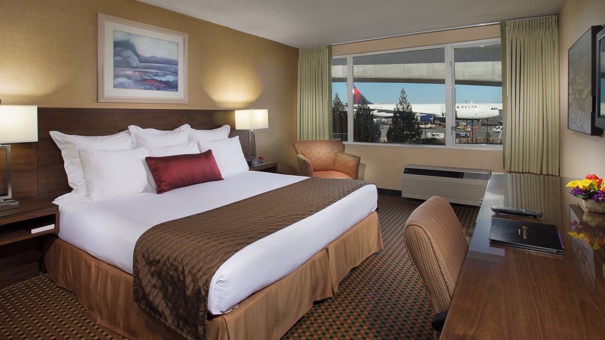 SeaTac Hotel | Relaxing Overnight Stay! Free Parking & Continental Breakfast, Pet-friendly