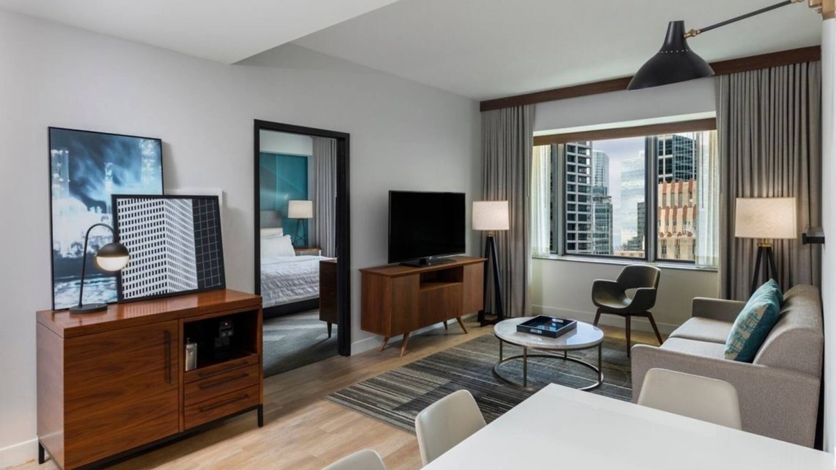 Downtown Houston Hotel | Relaxing Pet Friendly space in Downtown Houston!