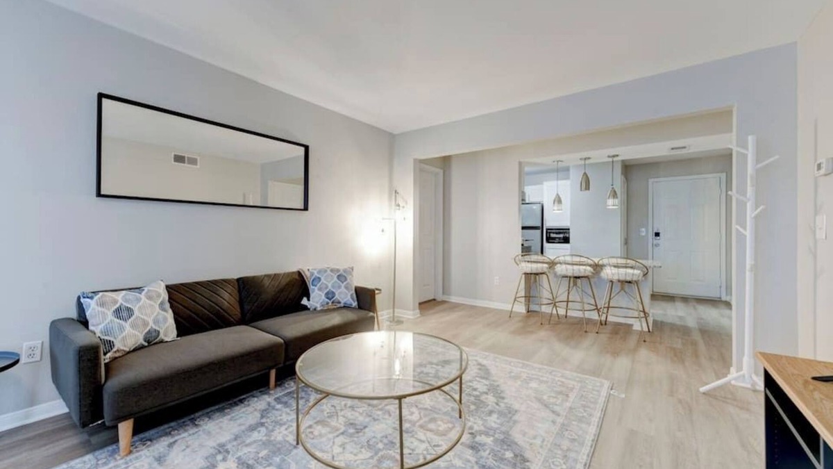 Pleasant Valley Apartment | Relaxing Pool Spacious 4BR 4BA Close to Everything