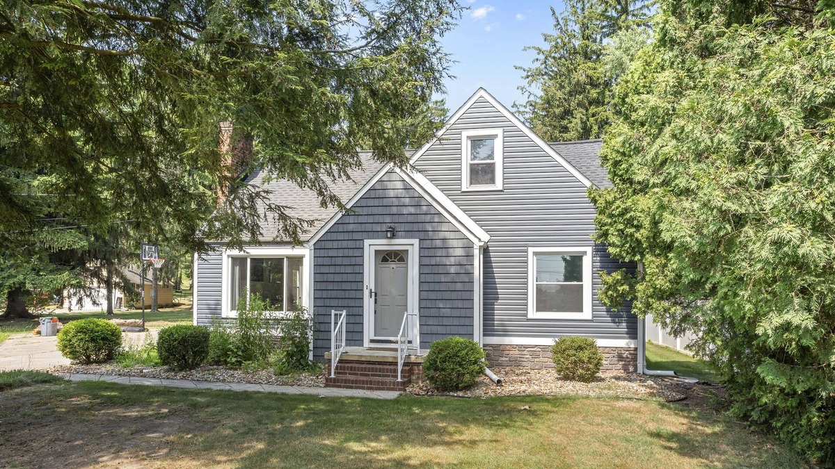Akron House | Relaxing Portage Lakes Stay - 3BR Home on 1 Acre