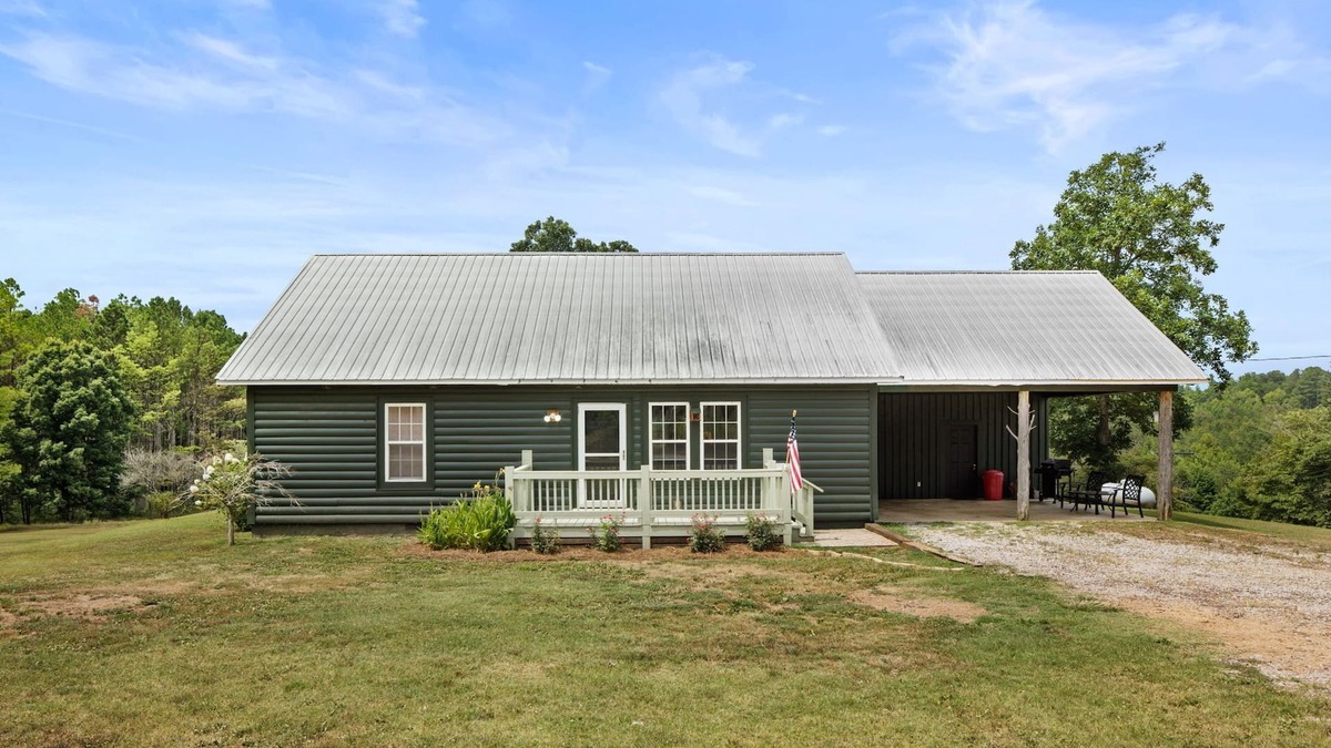 Chewalla Cabin | Relaxing & Private Getaway near Corinth and Pickwick!