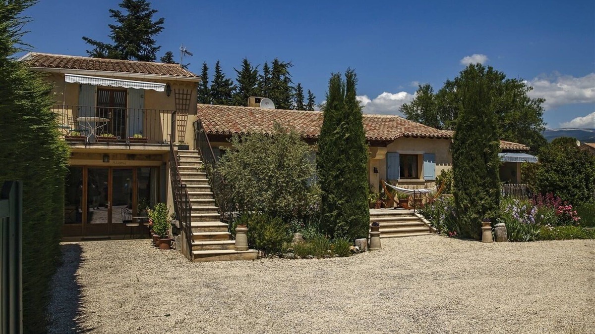 Villes-sur-Auzon Apartment | Relaxing Provence retreat - hike, bike or just drink wine in the sun