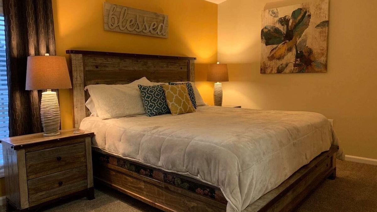 Pigeon Forge Condo | Relaxing Quiet Condo- One block from the Parkway.
