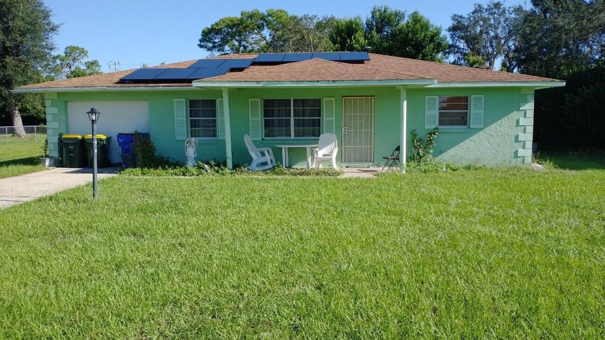 Sebring House | Relaxing, quiet getaway 2-bedroom house in Sebring