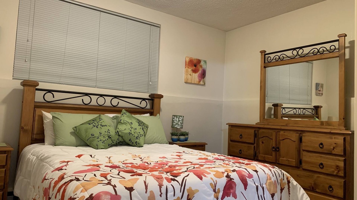 Red Deer Apartment | Relaxing Red Deer Suite - Private & Comfortable