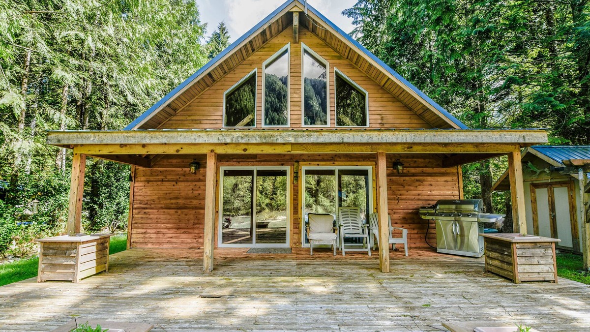 Baring Ski Chalet | ❤️️️Relaxing, Remote Riverfront❤️️️COVID Free Since ‘83❤️️️Satisfaction Guaranty