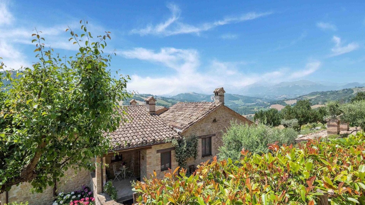 Monte San Martino Apartment | Relaxing Retreat in Le Marche