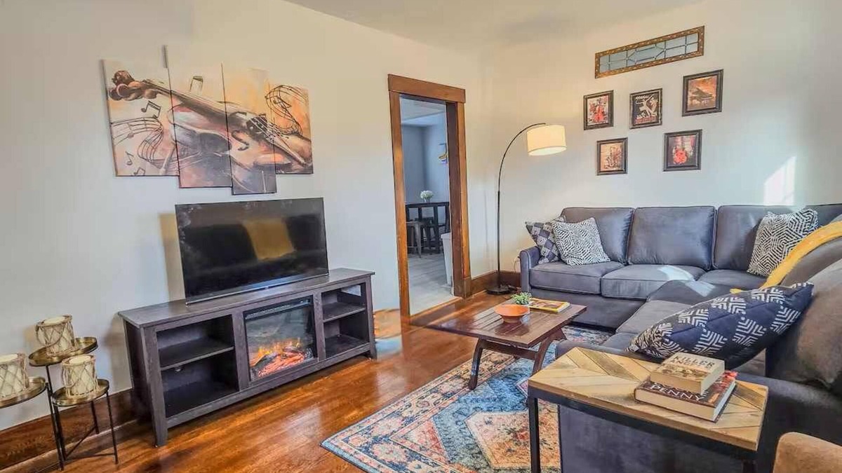 Oberlin House | Relaxing Retreat Between Cleveland and Cedar Point