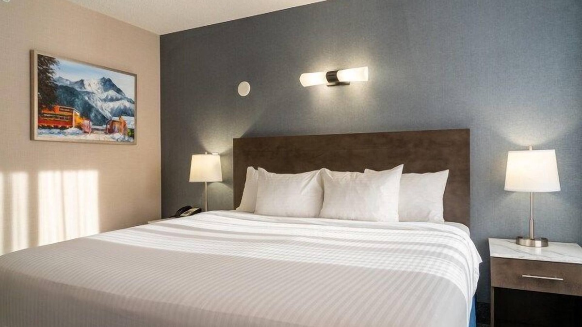 Banff Condo | Relaxing Retreat in Banff! Standard King Room