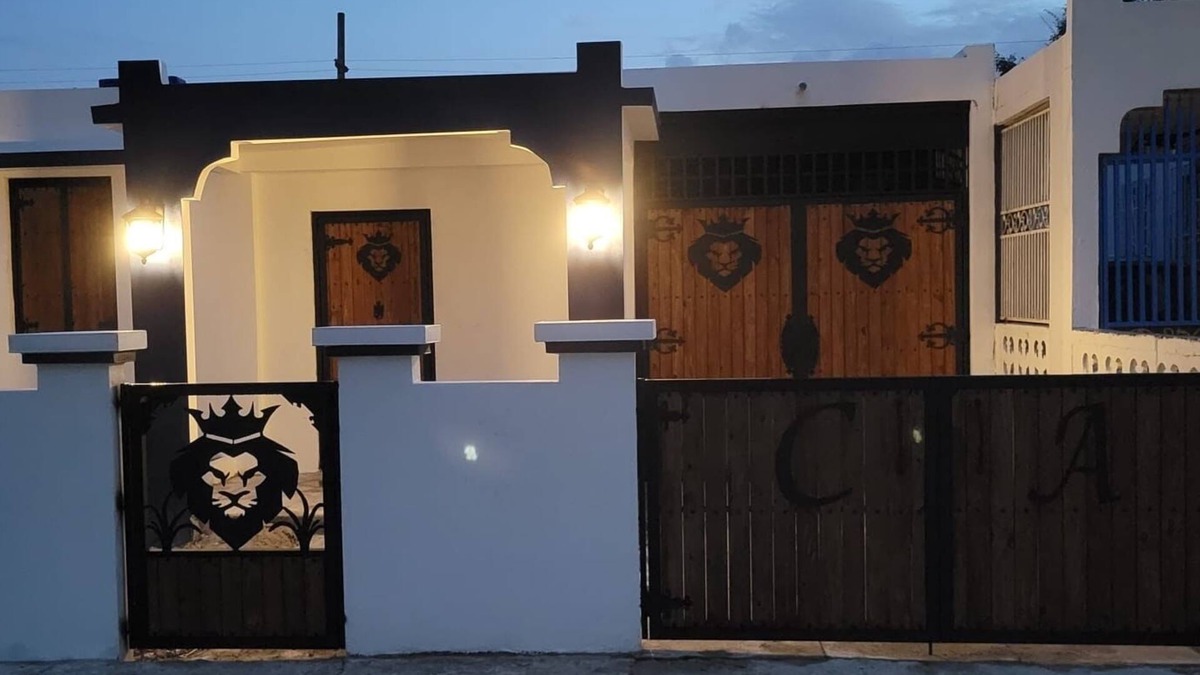 Catano House | Relaxing Retreat with Pool in a Quiet Coastal Area. Walk to Ferry to San Juan.