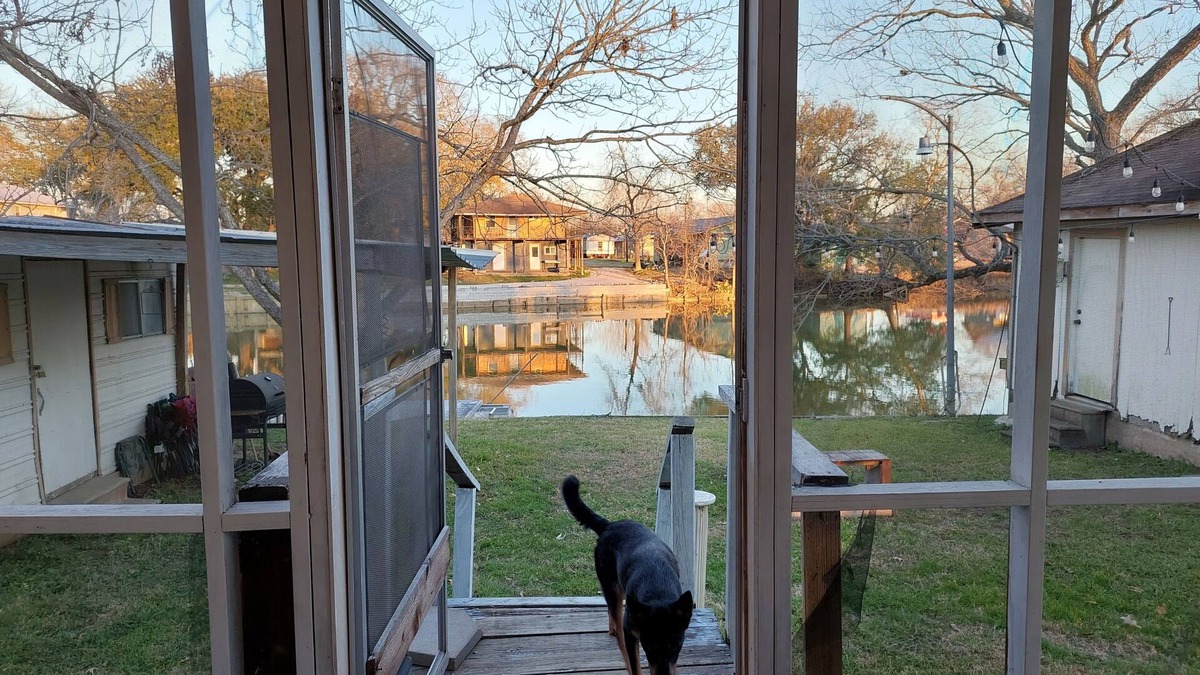 Trinity House | Relaxing River House on Trinity River