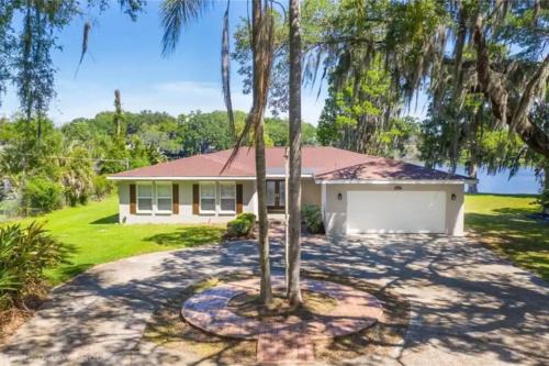 Bearss Plaza House | Relaxing River Views