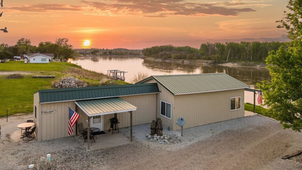 Burt County House | Relaxing Riverfront Cabin Retreat | Ideal for Hunters & Fishermen