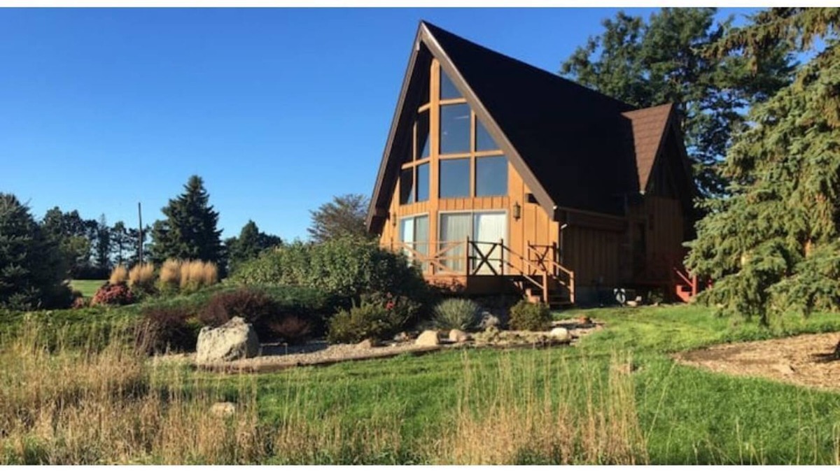 Canton House | Relaxing Riverview Cabin with Scenic Hot Tub